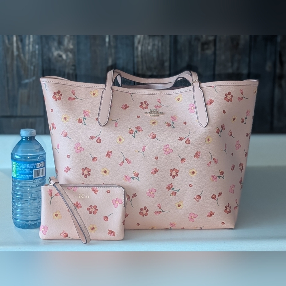 Coach City Tote & Wristlet With Mystical Floral Print 🌸